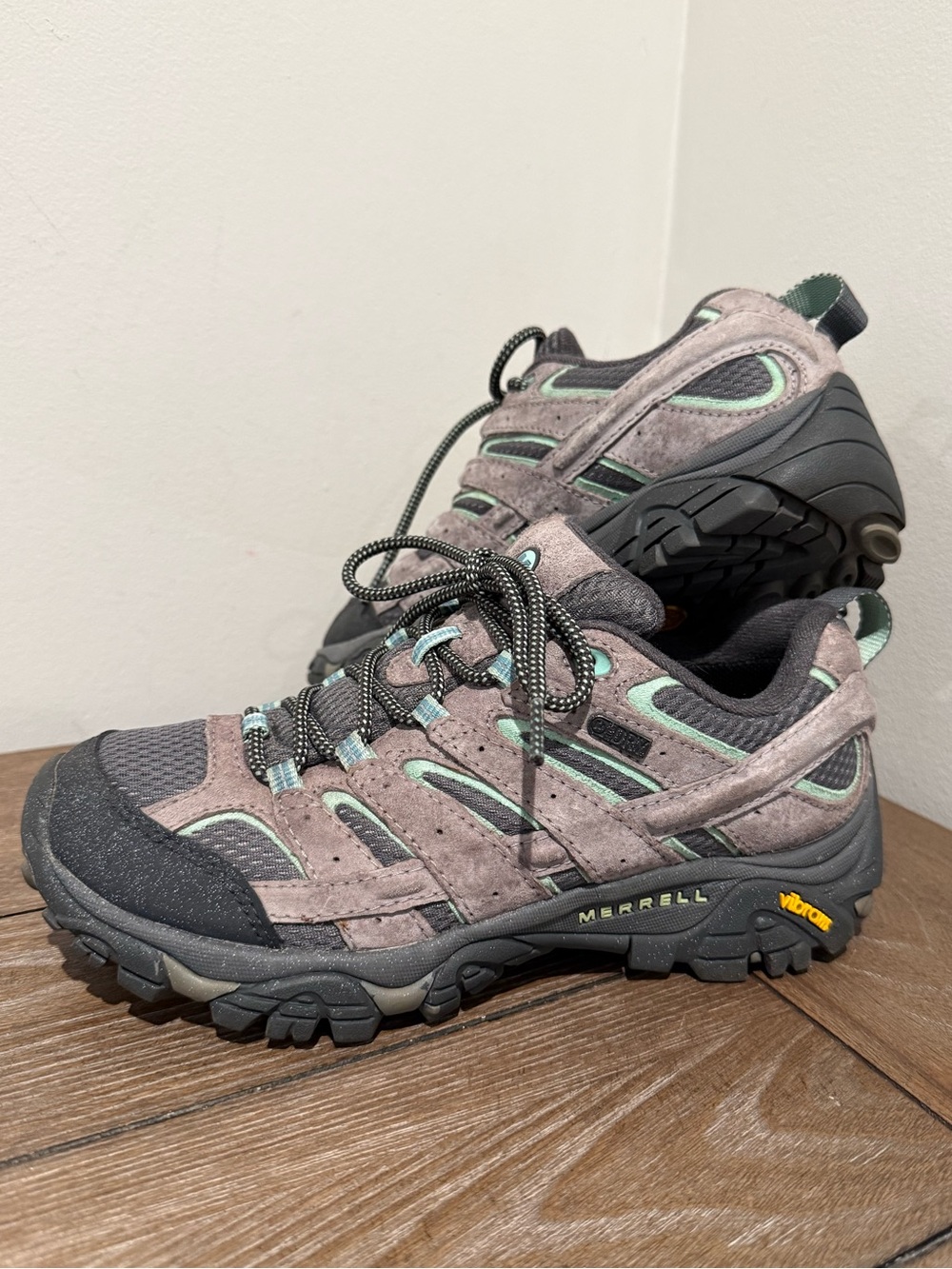 Merrell Womens Moab 2 Drizzle and Mint Grey Hiking Outdoor Shoes Size 7 EUC